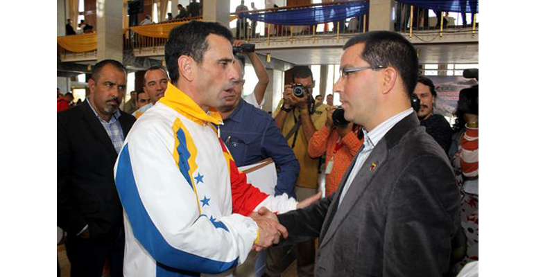 Jorge Arreaza y Henrique Capriles.