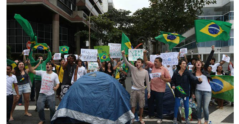 Se intensifican las protestas sociales en Brasil