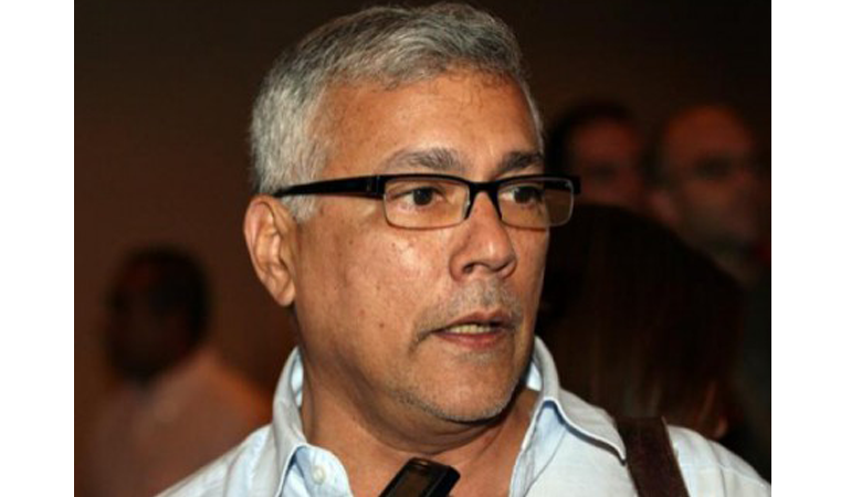 Humberto Figuera calificó de insólito que no se haya anunciado la base legal ni cuando estará a disposición la cotización de pasajes aéreos.