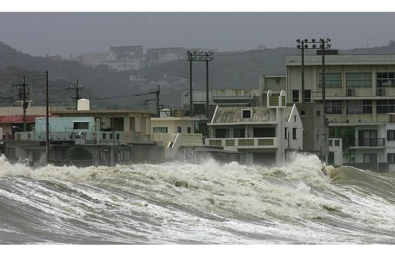 Japón activo la alerta máxima por la llegada del tifón Neoguri.