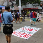 Manifestantes chinos exigen la renuncia del jefe de Gobierno de Hong Kong
