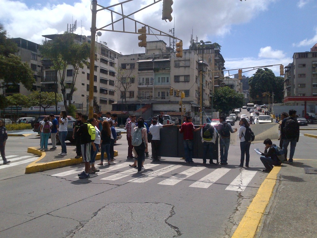 Estudiantes de la UCV protestan contra la inseguridad.