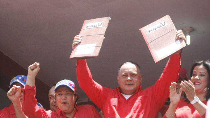Diosdado Cabello formaliza su candidatura a la AN en Maturín