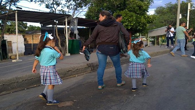 Venezuela abre corredor humanitario en la frontera con Colombia