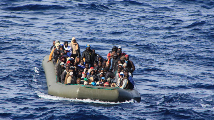 Inmigrantes ilegales llegan a Italia