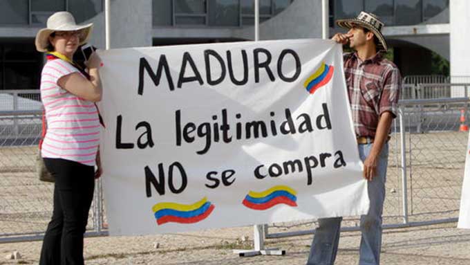 El Parlamento civil o el parlamento militar deben actuar sobre la legitimidad de Maduro