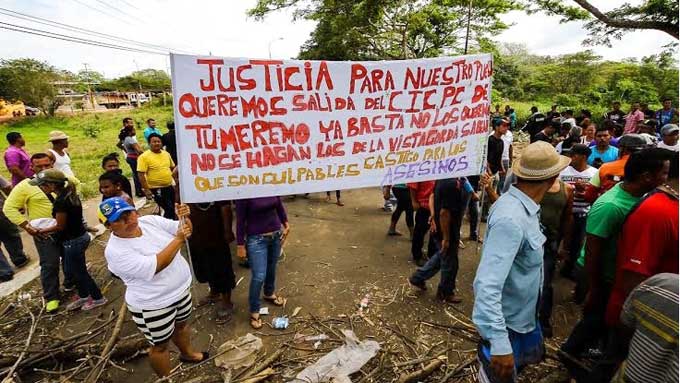 habitantes de Tumeremo continúan protesta por mineros desaparecidos