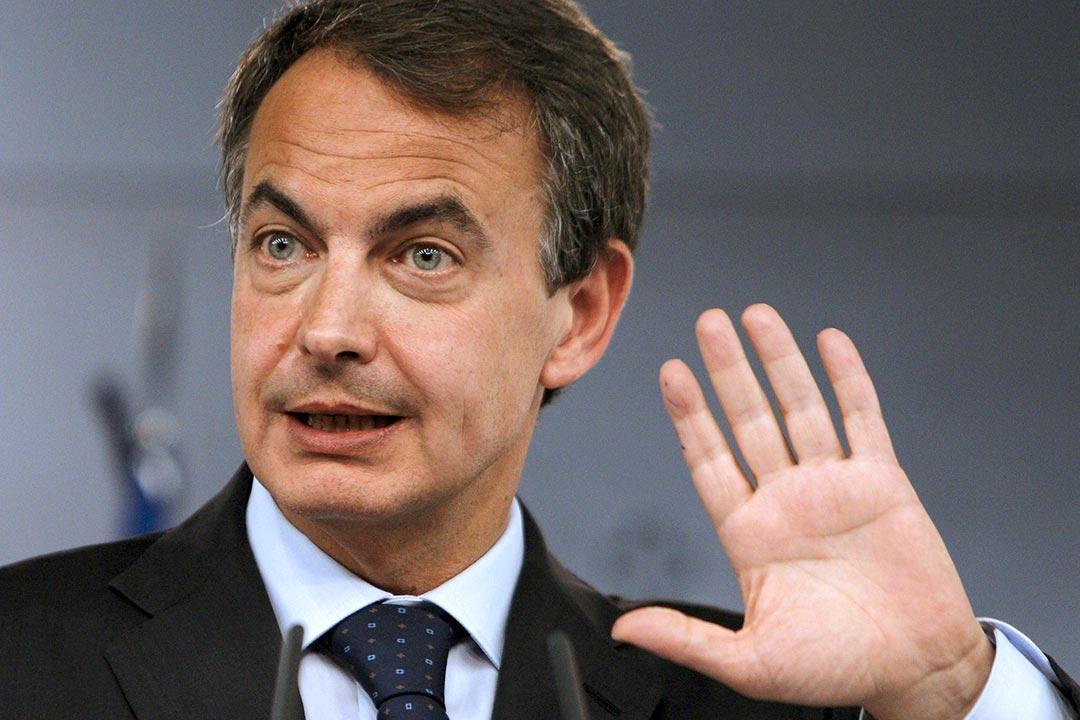Zapatero llega al país para mediar en plena crisis