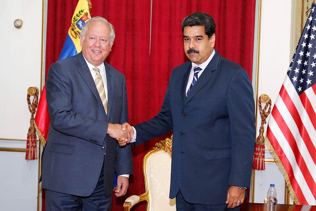 Thomas Shannon y Nicolás Maduro en Miraflores