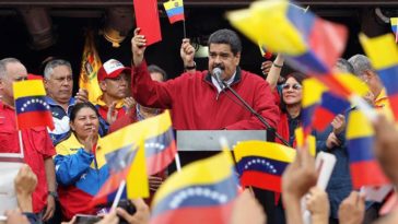 Nicolás Maduro presenta bases comiciales de su Constituyente