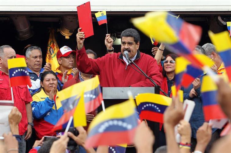 Nicolás Maduro presenta bases comiciales de su Constituyente