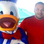 Jesús Silva con el Pato Donald